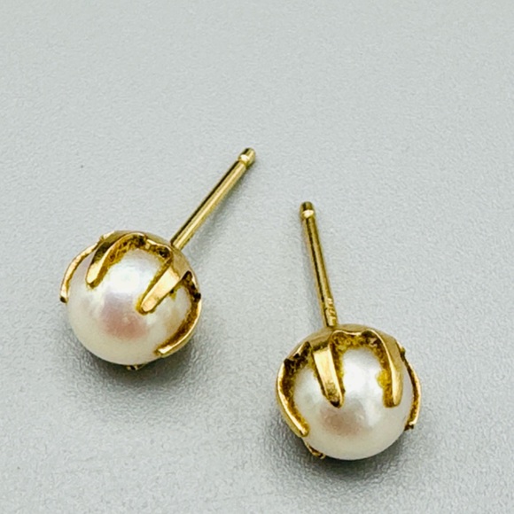 Jewelry - 10Kt Gold Genuine Pearl Earrings